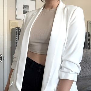 🤍 ✨ ZARA WHITE RUCHED SLEEVE BLAZER ✨🤍